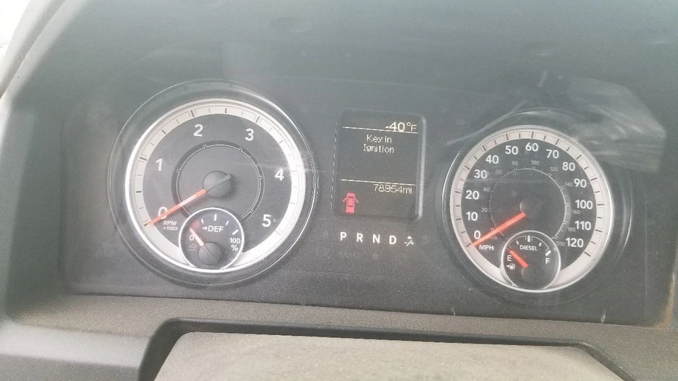 17 道奇 RAM 3500 6.7L 速度计仪器仪表盘 68302607AC — 第 2/4 张图片