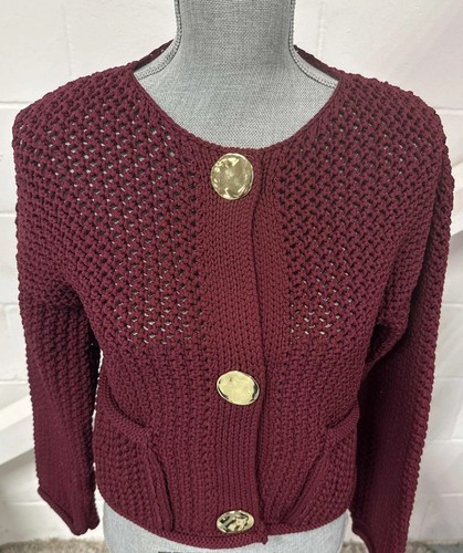 Cárdigan Suéter Zara Grueso Tejido Para Mujer Pequeño Borgoña Manga Larga Botón Dorado” - Imagen 2 de 10