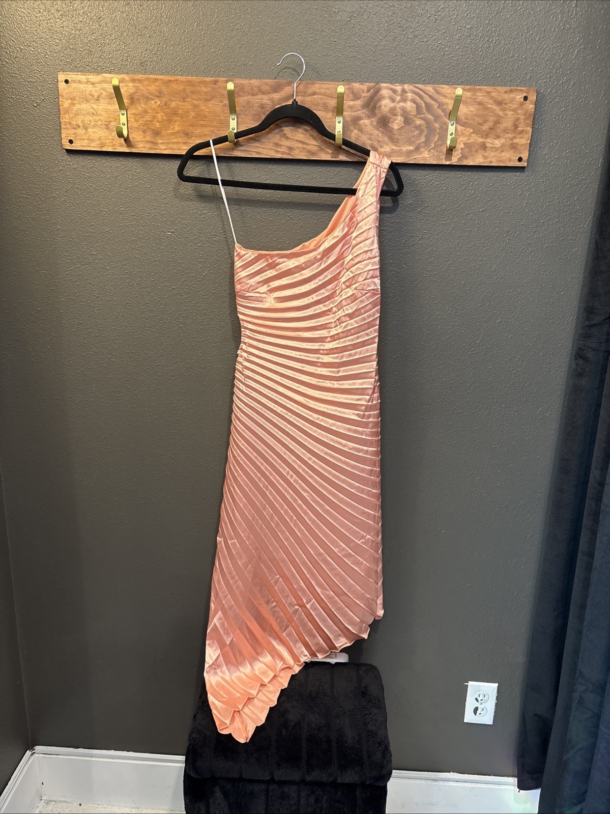 Bebe Women’s Peach Asymmetrical Dress NWT size XS