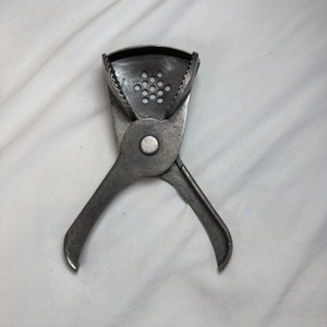 Vintage Hand Held Lemon Lime Citrus Aluminum Squeezer Juicer Barware Unbranded