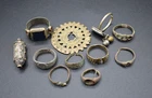 Mixed lot of artefacts, Medieval to Antique jewellery