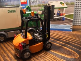 LEGO CITY: Cargo Truck (60020) 100% Complete w/Box and Manuals