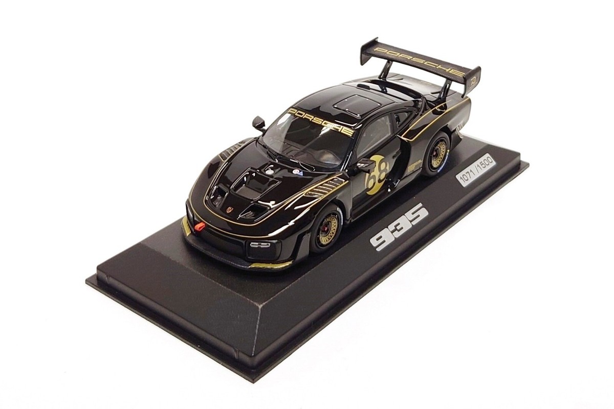 【MINICHAMPS】限定1500台 Porsche 935 #69 Minichamps 1:43 Porsche 935/19 (based on 911 GT2 RS) #68