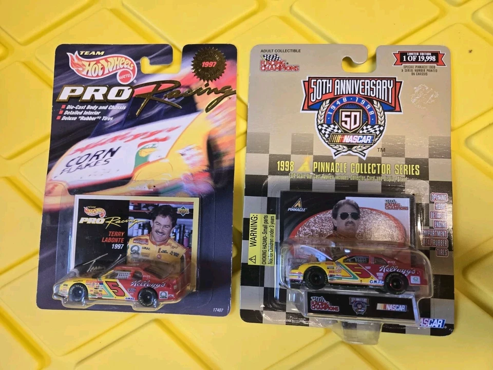 Juego de 13 coches de carreras coleccionables, todavía en cajas selladas, escala 1/24 y 1/64 Foto 2 de 4