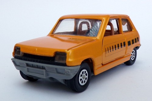 Corgi 9.5cm Long Vintage Diecast CG87 - Renault 5 TS - Honey Gold