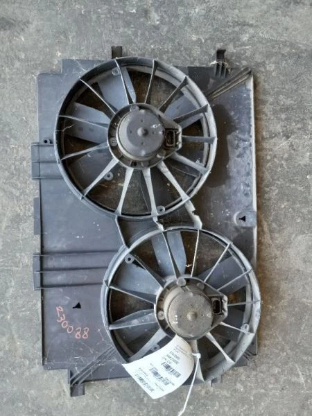 Conjunto ventilador motor radiador 98-04 Chevrolet Corvette 12365307 Foto 2 de 4