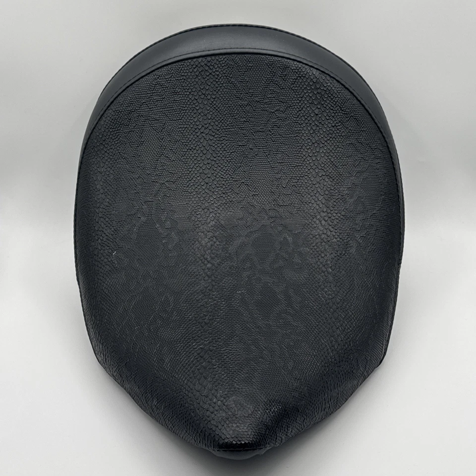 Asiento de motociclista Victory Vegas delantero solo negro imitación piel de serpiente 5435283 raro Foto 2 de 4