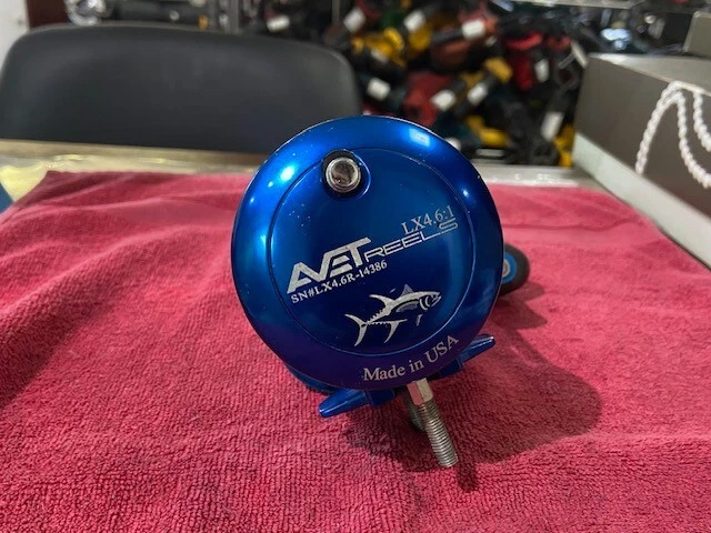 AVET REELS LX4.6:1 蓝色右手轮 状况良好 免运费!! — 第 2/4 张图片