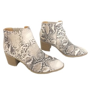 Qupid Snake Skin Print Booties Womens Size 7 Brown White Side Zip Ankle Boots