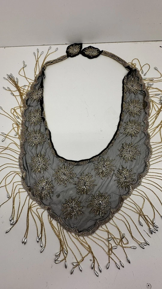Hermoso chal/envoltura de cuello vintage negro, dorado y plateado con cuentas Foto 2 de 4