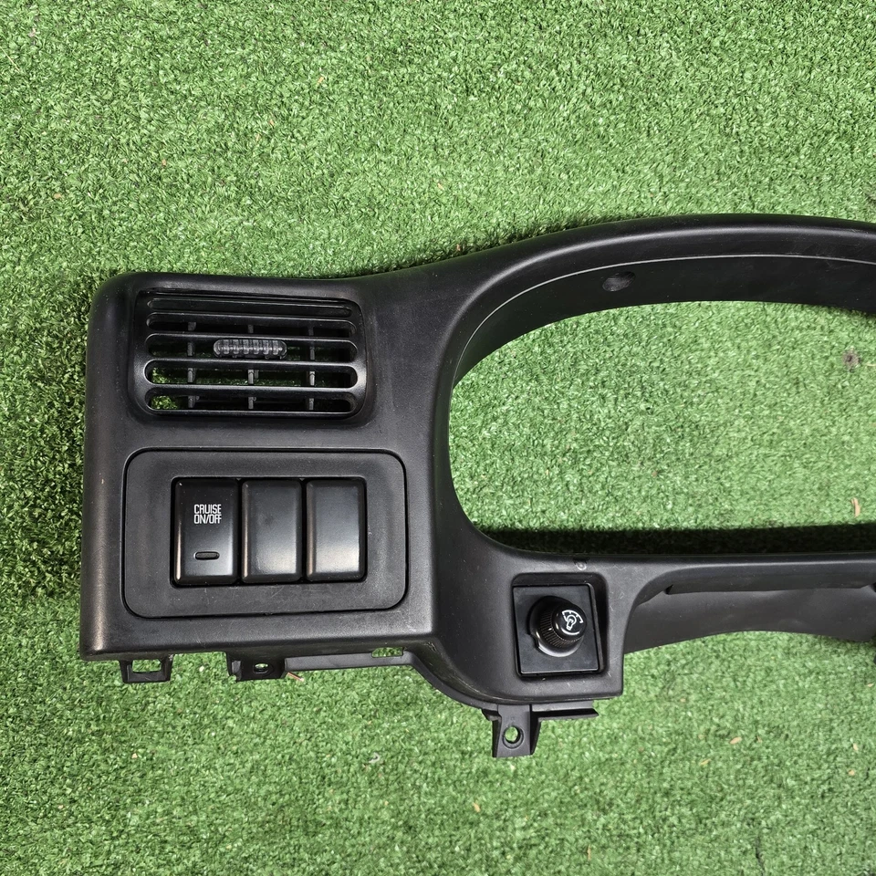 99 2000 01 02 ISUZU RODEO 1998 CUADRO DE INSTRUMENTOS BISEL ventilaciones de aire OEM Foto 2 de 4