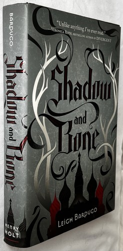📚 SIGNED Shadow and Bone by Leigh Bardugo (2012) • 1st Edition / 1st Printing • - Picture 2 of 15