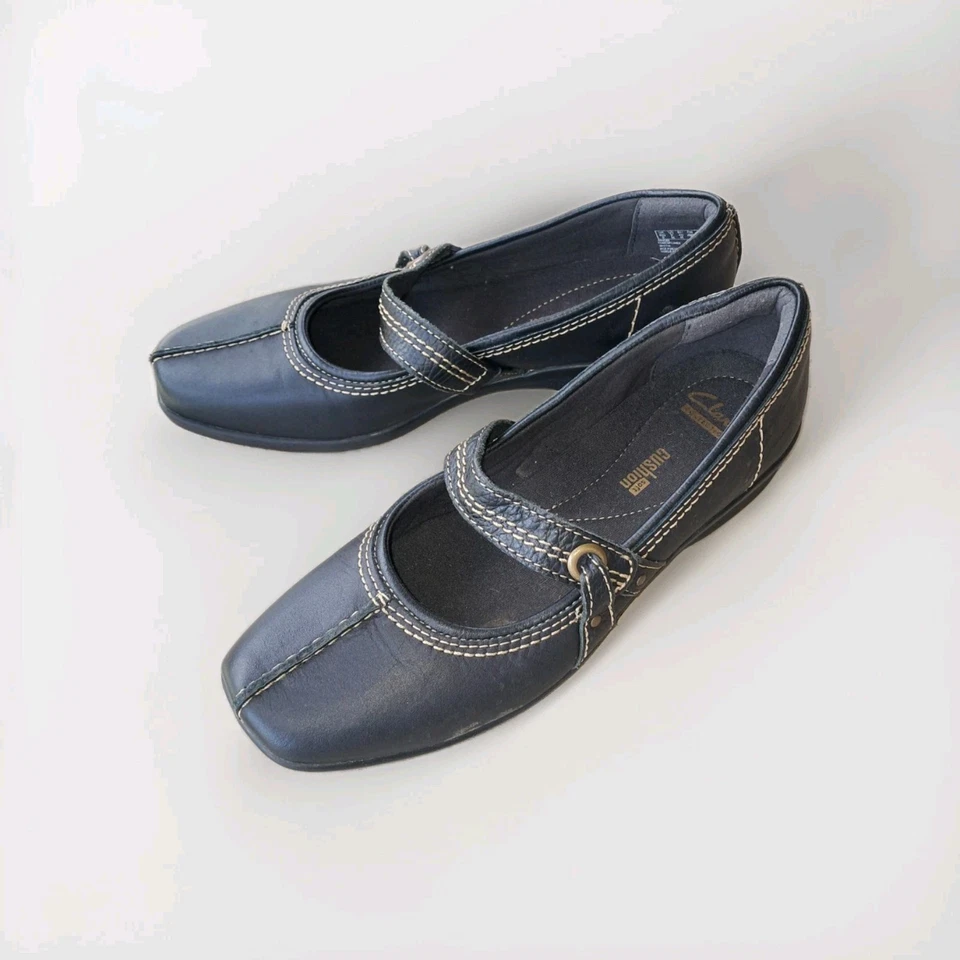 Zapatos para mujer Mary Jane de cuero negro cojín suave colección CLARKS 9M Foto 3 de 4