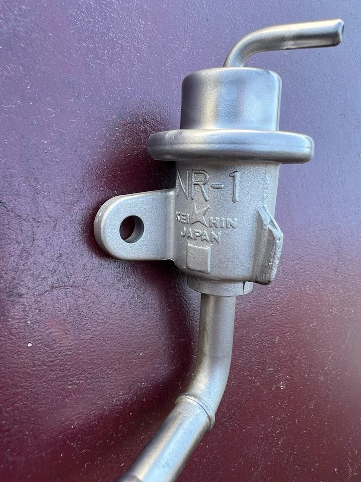 91-95 Acura Legend 3.2L V6 Fuel Injection Pressure Regulator C32A1 1991-1995 OEM - Image 2 of 3