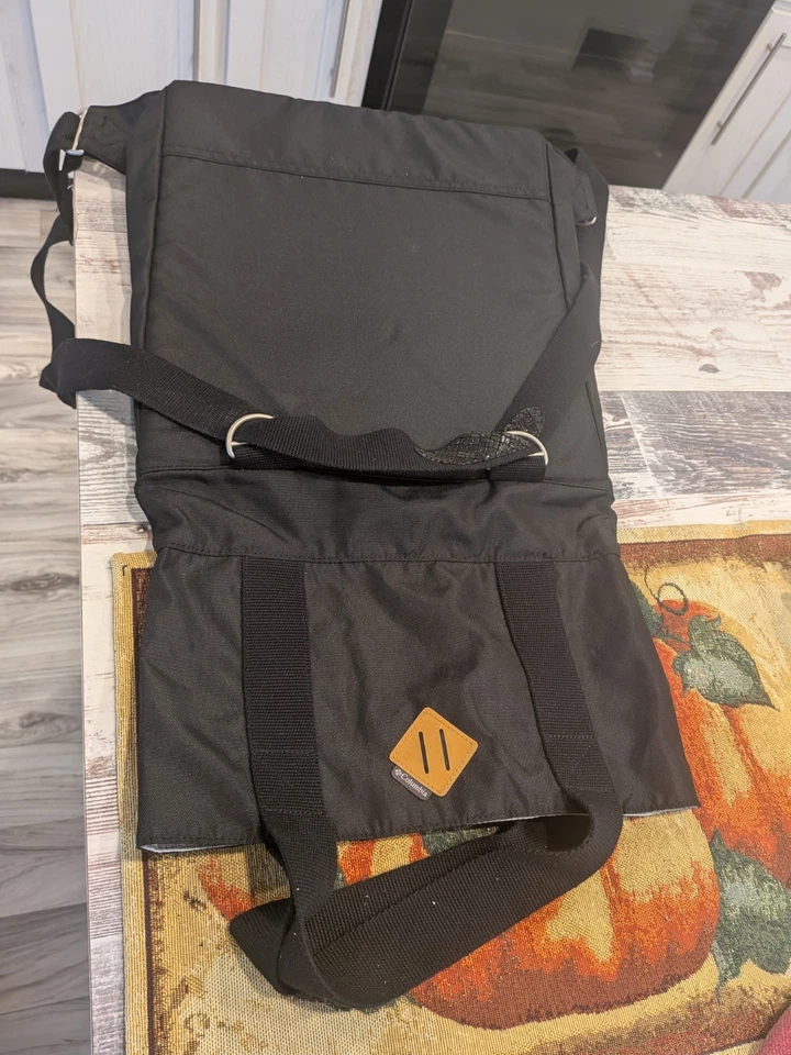 Mochila Columbia Negra Cuatro Rosas Logo Borbón Edición Promocional - Mag Close Foto 3 de 4