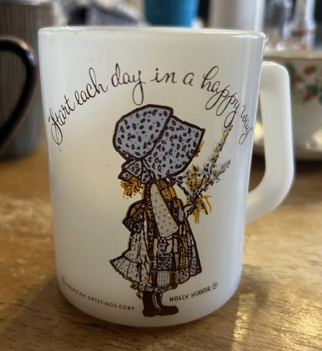 VTG 1972 Federal Milk Glass Holly Hobbie Mug "Start Each Day in a Happy Way"