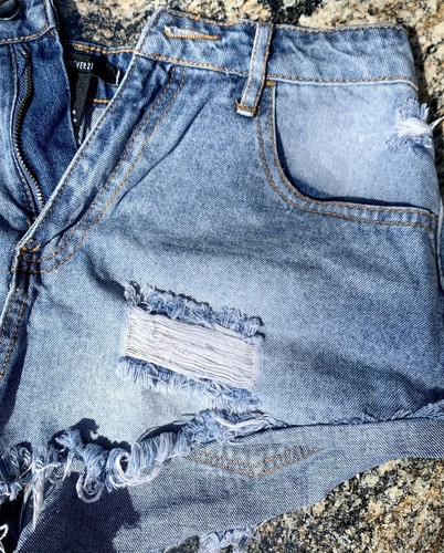 Pantalones Cortos de Jean Corte Denim Desgastados Tiro Bajo Talla Mediana Para Mujer/Forever 21 - Imagen 2 de 6
