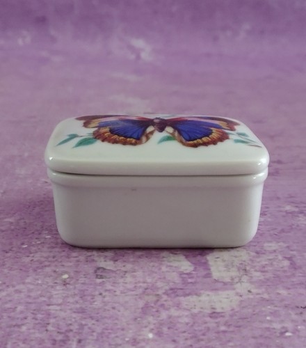 Butterfly Tealight Candle Holder with Pink Candle White Porcelain Made in Japan - Picture 5 of 6