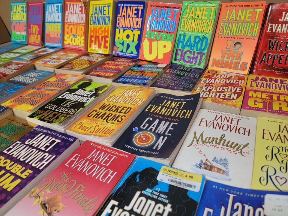 Лот из 10 книг ДЖАНЕТ ЭВАНОВИЧ СТЕФАНИ СЛИВА БАРНАБИ ХОКИНС В МЯГКОЙ ОБЛОЖКЕ*СЛУЧАЙНЫЙ ВЫБОР* - Изображение 4 из 4