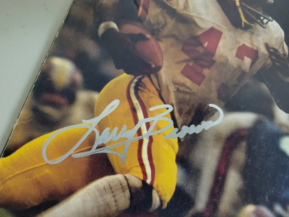 Larry Brown Signed Sports Illustrated 11/6/72 Washington Redskins Beckett Auto - Image 2 of 4