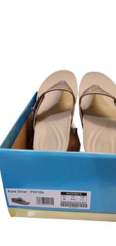 Aetrex® Kate silber FW106 Tanga Keilabsatz Sandale Größe 9-9,5 - Bild 2 von 2