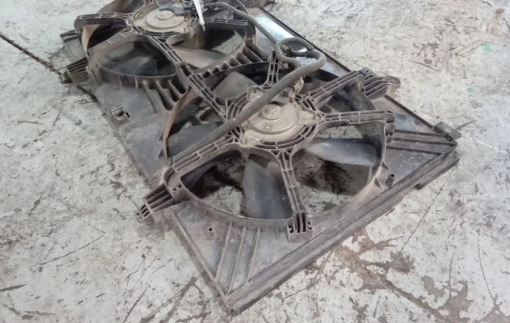 Conjunto de ventilador eléctrico Nissan Murano 2003-2007 Foto 2 de 3