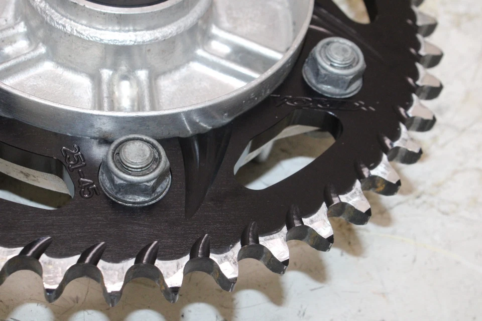 Honda CBR900RR 2000 piñón trasero Vortex Foto 2 de 4