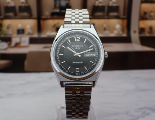 Vintage Seiko 5 Automatic Day- Date  Japan 6309A  Men's Wrist Watch