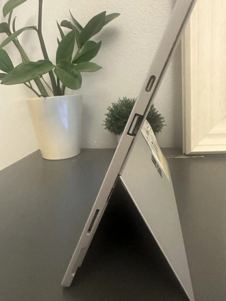 Microsoft Surface Pro 7 Core i5/8GB/128GB WiFi White Hot Spots - Image 3 of 4