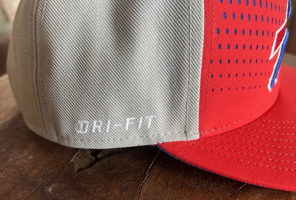 NIKE - ¡¡RARO!! Gorra Buffalo Bills DRI-FIT de ala plana SnapBack. ¡Casi como nuevo! Foto 4 de 4