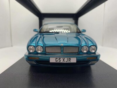 Cult 1/18 ジャガー XJR X300 turqoise 1995 CULT Scale Models 1/18 Jaguar XJR X300 turquoise 1995 with
