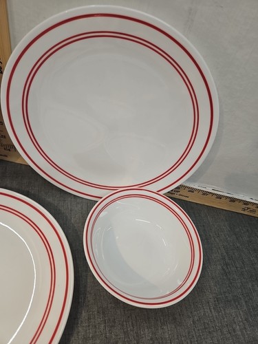 3 Corelle Red Triple Red Ring Dinner Plates. 10.25" & 3 Bowls 6 1/4" + 1 S plate - Picture 6 of 12