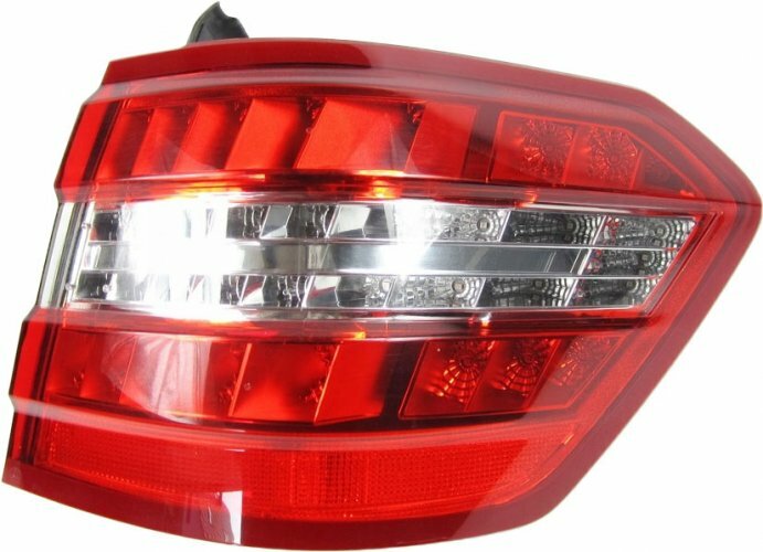 Phare AR droite Mercedes E-class W212 finition haut de gamme chrome et rouge pour break 2012