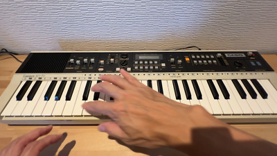 CASIO MT-70 Synthesizer Casiotone 49-Key 20 tones, 10