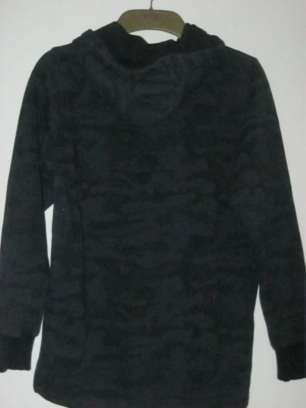 VETEMENTS ABBIGLIAMENTO MASCALZONE FELPA CON CAPPUCCIO MIMETICA CON RETRO IN PILE. Taglia LB. Circa 12 13. Nuovo senza etichette.