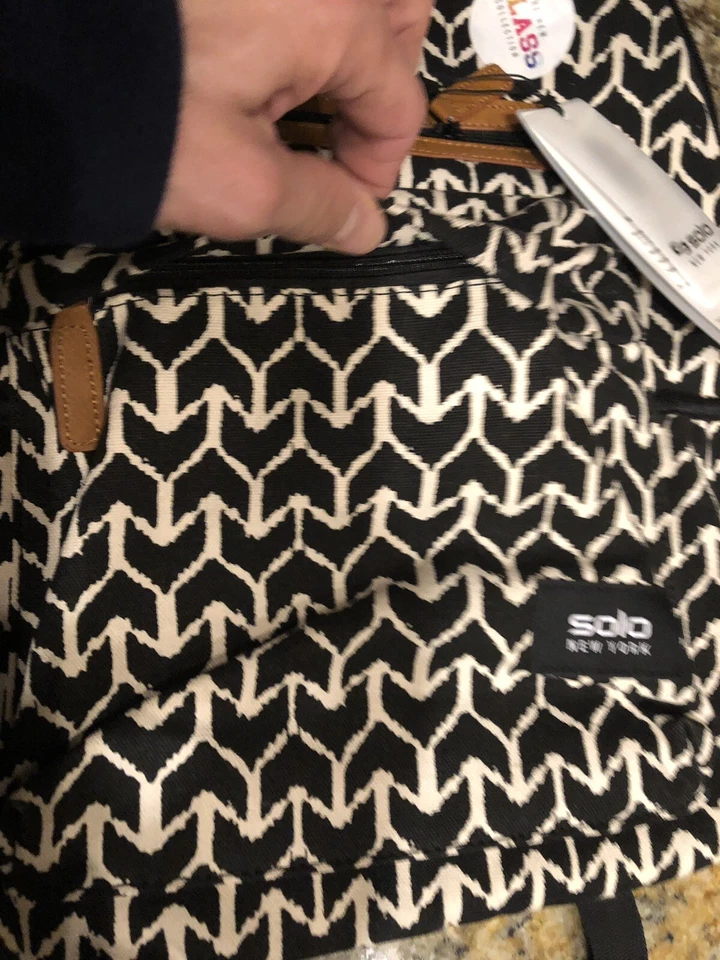 Laptop Solo New York trasera negra con rayas beige Foto 3 de 4