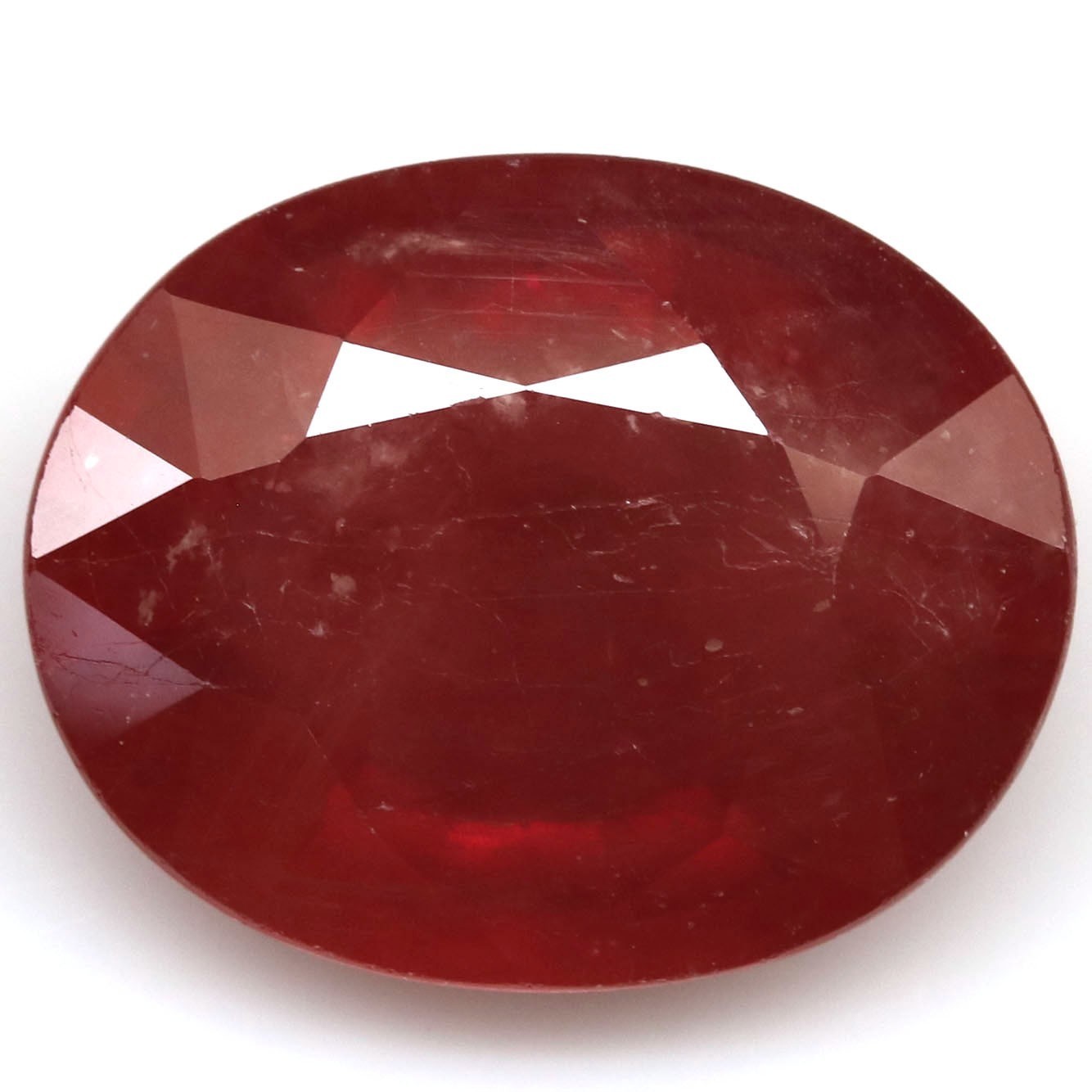 Rubis ovale facetté 15.58Cts rouge orangé, pierre précieuse d'investissement