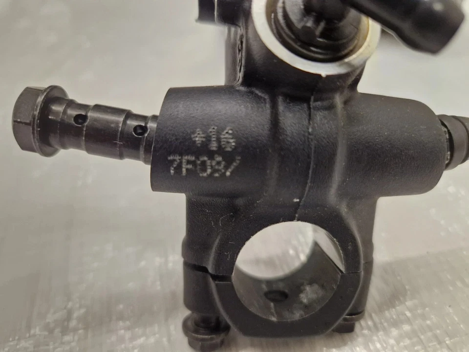 Aprilia RSV4 RF 17-18 Bremspumpe vorne, Bremsflüssigkeitsbehälter, Vorderbremse - Imagem 2 de 4