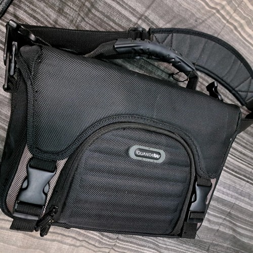 Quantaray Camera Bag Multi-Pocket Clean Smoke Free Home Nice Condition - Picture 2 of 3