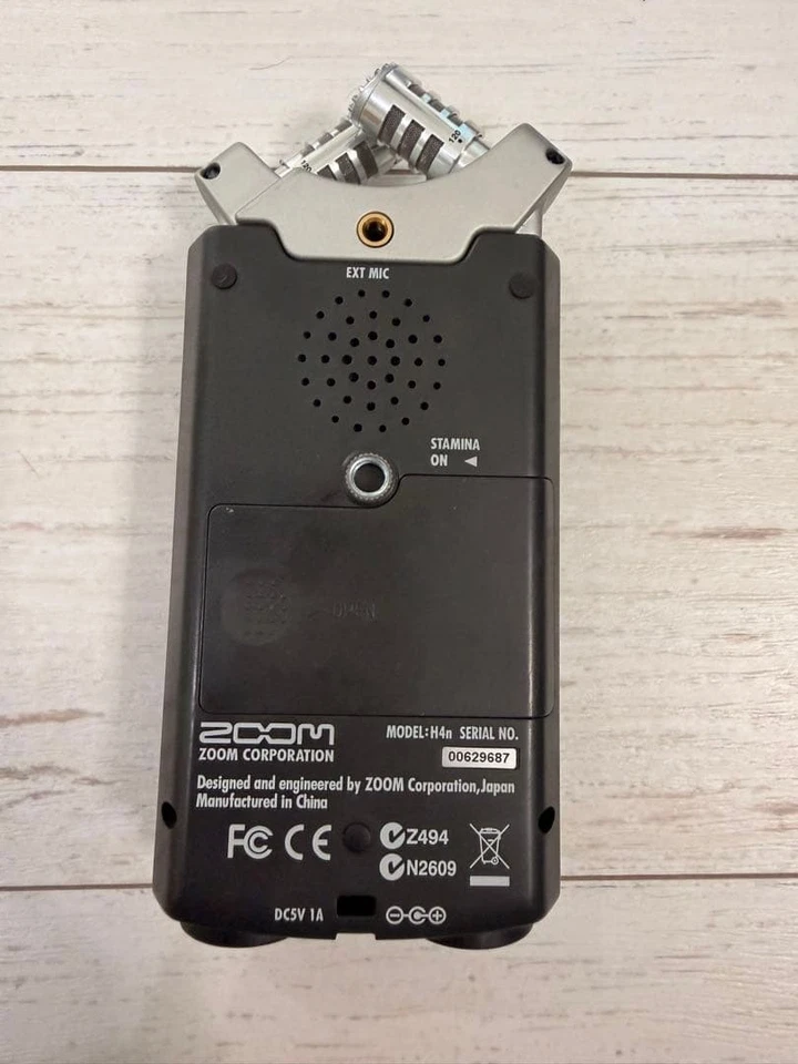 ZOOM H4n Handheld Digital Recorder Backlit LCD Built-in X/Y Stereo Microphones - Image 2 of 4