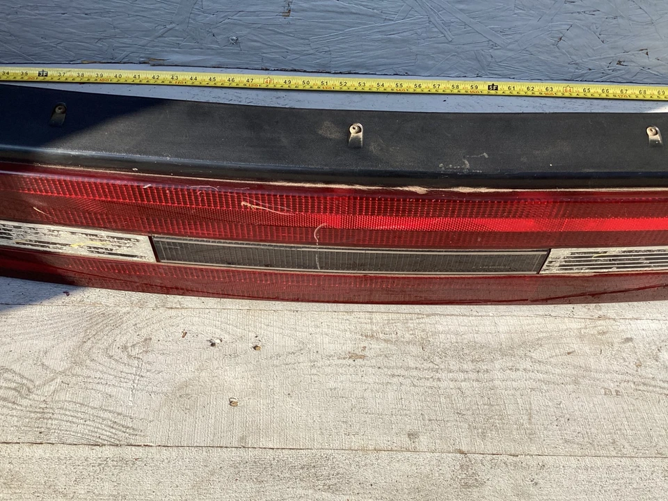 1989-1996 Buick Century Rear Center Tail Light Trunk Finish Panel 16506846 OEM Foto 4 de 4