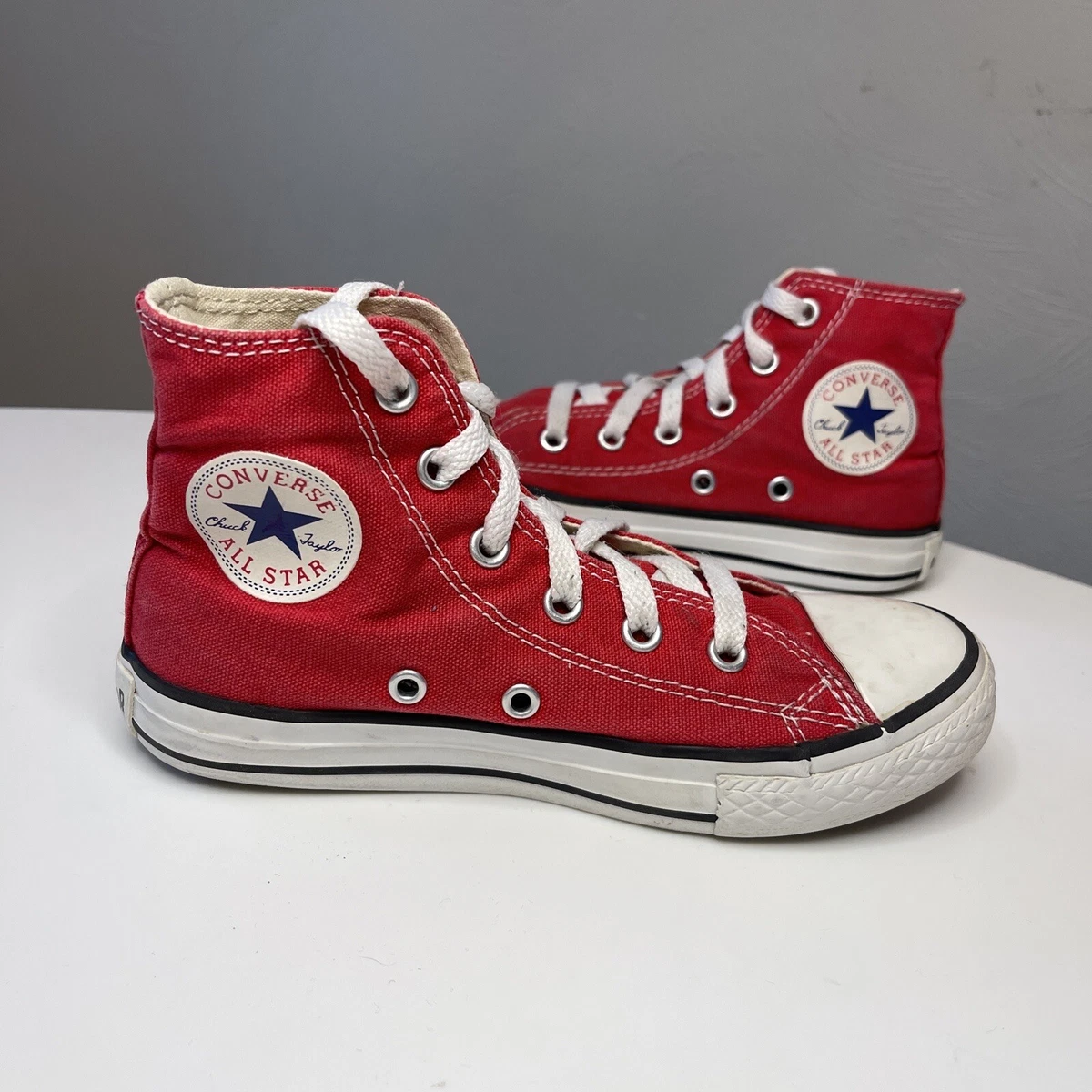 35 stylish ways to wear a pair of Converse sneakers | High tops outfit,  Black converse outfits, High top converse outfits