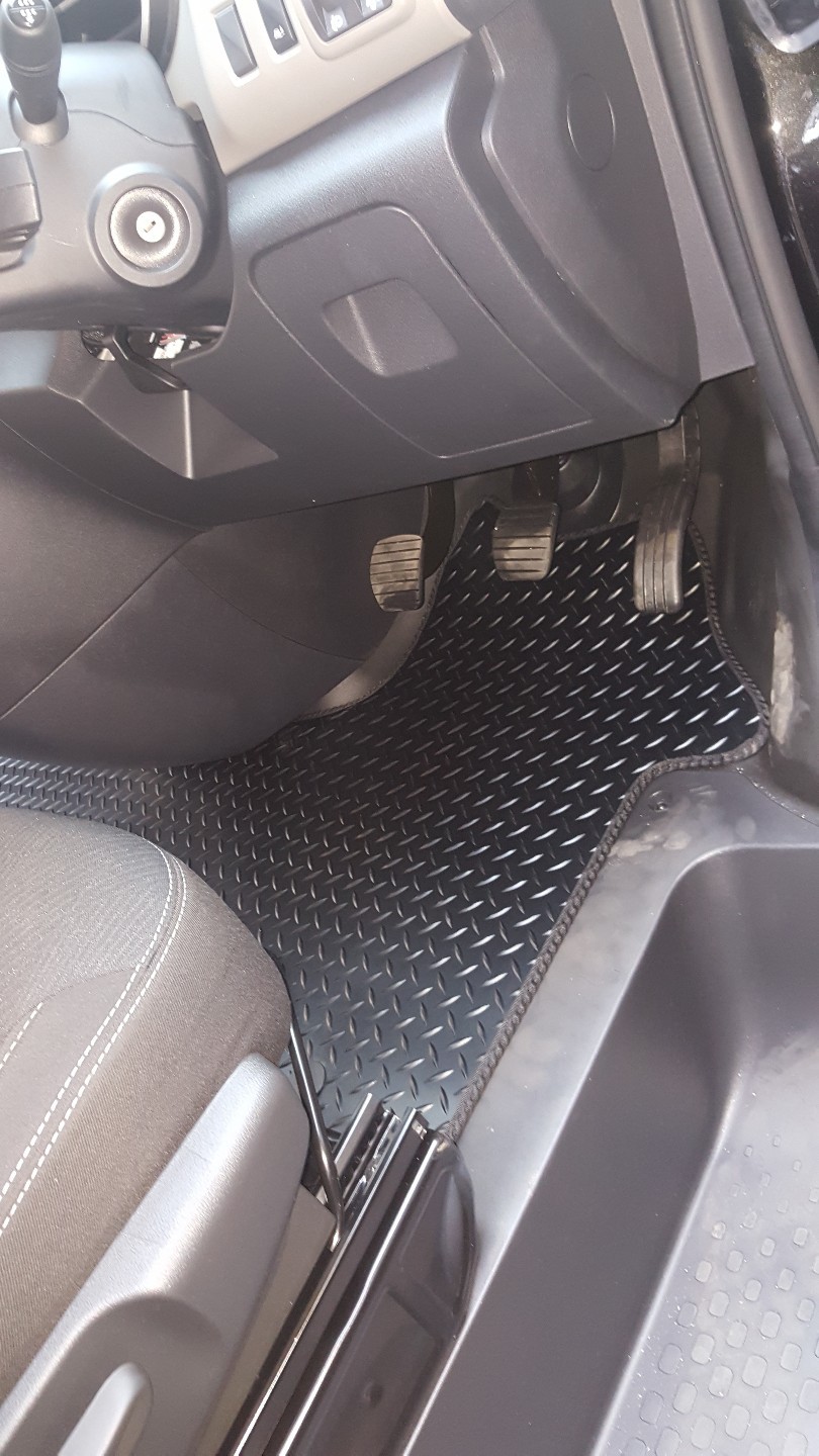 Vauxhall vivaro van (20142019) new black rubber tailored car floor