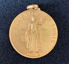 MEDAGLIETTA FIGC AIA SETTORE ARBITRALE CALCIO JUSTITIA IN LUDIS BADGE FOOTBALL