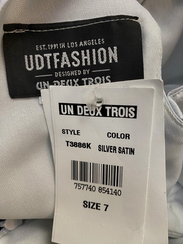 $220 Un Deux Trois Kid's Girl's Gray Embellished Cap Sleeve Satin Dress Size 7 - Picture 3 of 3