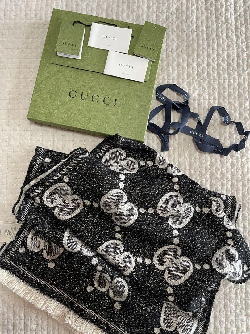 Écharpe châle GUCCI noire en laine avec logo imprimé 69 x 12 pouces
