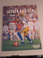 JAYDEN DANIELS 2023 DAVEY O'BRIEN NATIONAL QUARTERBACK AWARD WINNER 8x10 PHOTO