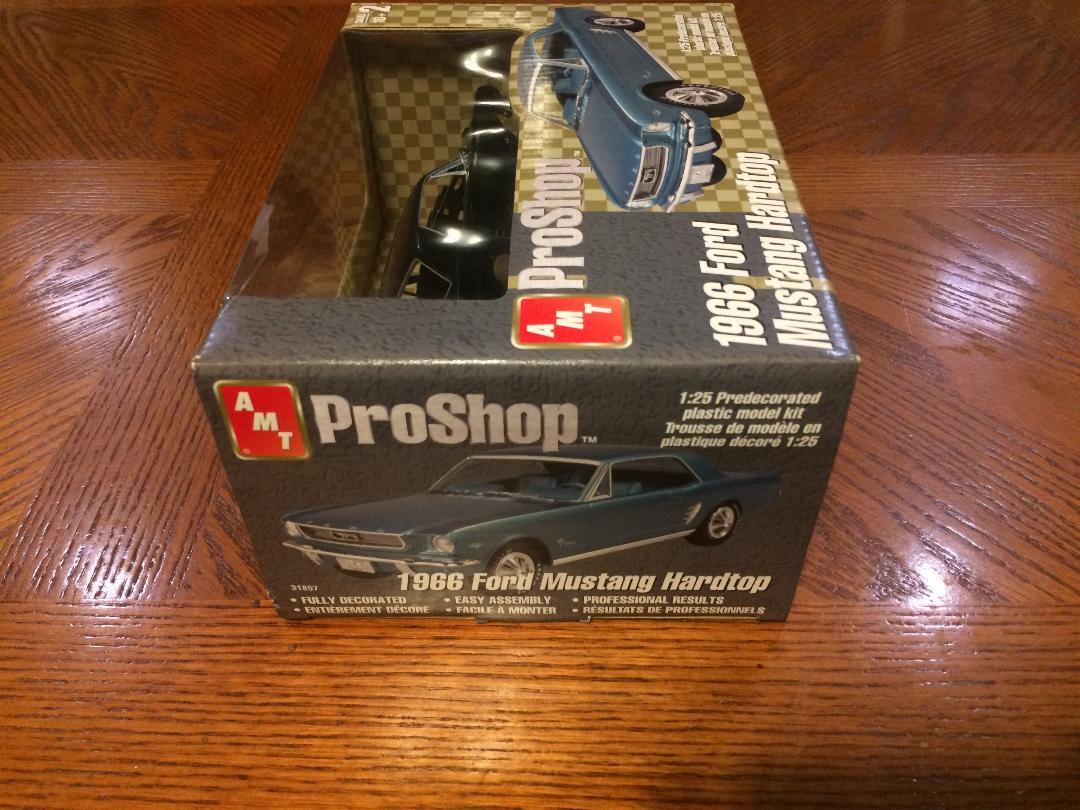 自動車 1966 Ford Mustang Hardtop 1/25 1966 Mustang Hardtop 1:25 Scale AMT#704 Model Kit Build