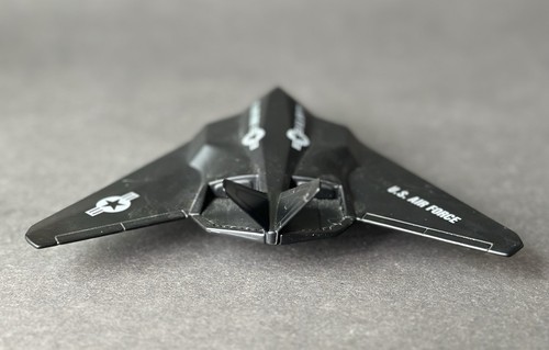 ERTL Force One YF-22 & F-117 Stealth Attack Fighter Aircraft Plane 1:100 Diecast - Picture 19 of 22