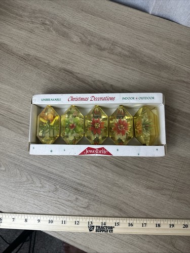Vintage Jewelbrite Unbreakable Plastic Diaroma Christmas Ornaments - Picture 4 of 11